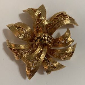 Vintage Usner Gold Tone Brooch